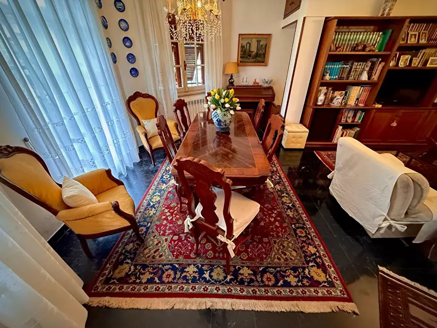 Immagine 37 di Villa in vendita  a Carrara