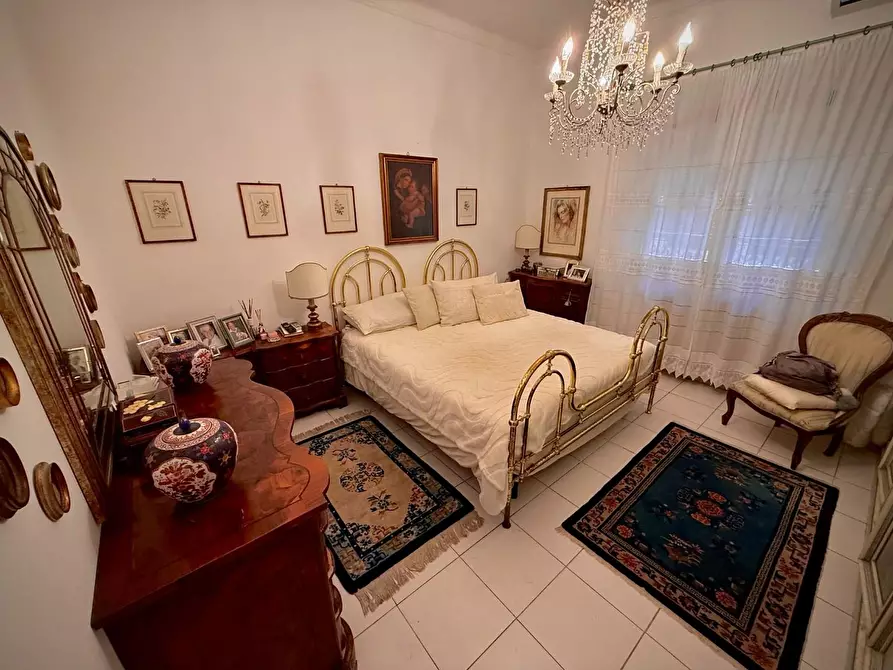 Immagine 67 di Villa in vendita  a Carrara