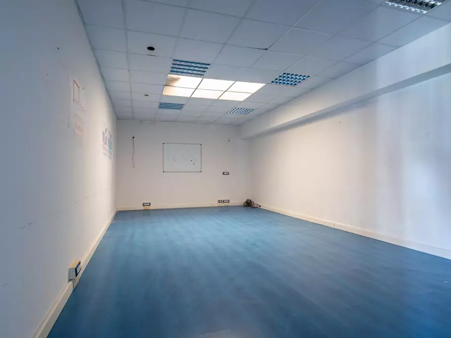 Immagine 29 di Attività artigianale in affitto  a Bientina