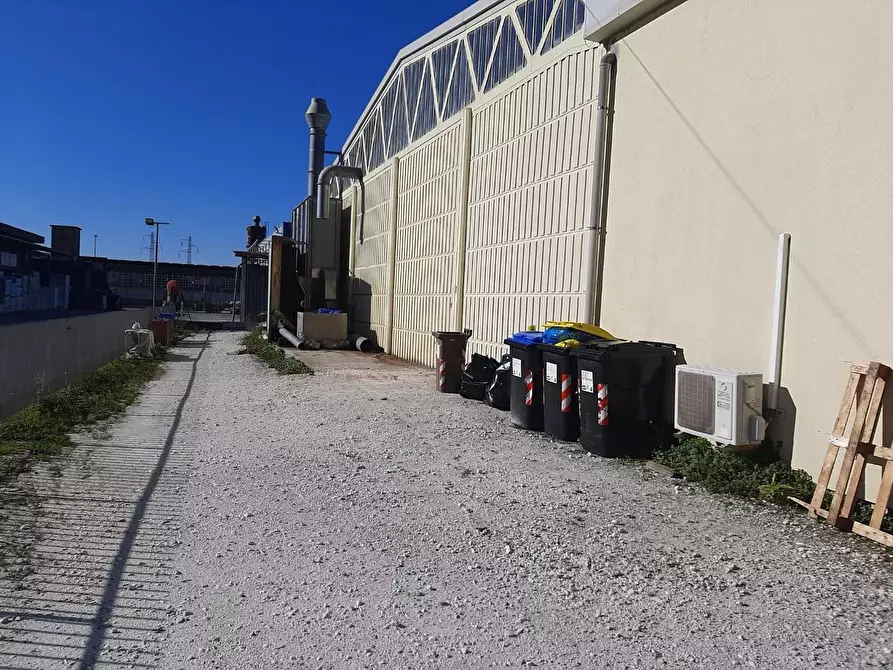 Immagine 33 di Attività artigianale in vendita  a Vicopisano