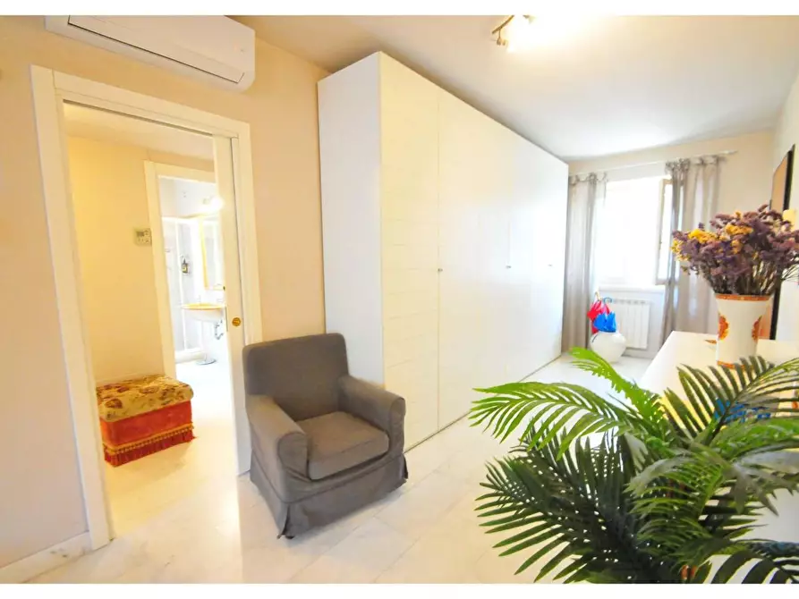 Immagine 3 di Appartamento in vendita  a Forte Dei Marmi