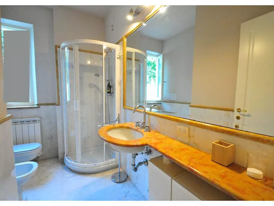 Immagine 9 di Appartamento in vendita  a Forte Dei Marmi