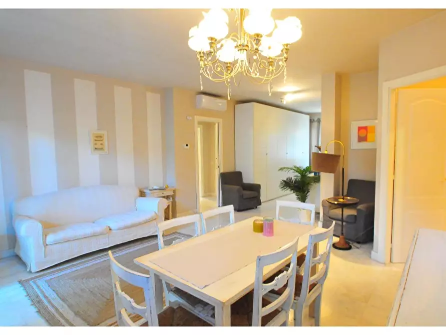 Immagine 4 di Appartamento in vendita  a Forte Dei Marmi