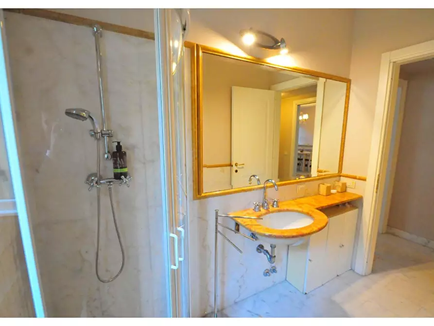 Immagine 11 di Appartamento in vendita  a Forte Dei Marmi