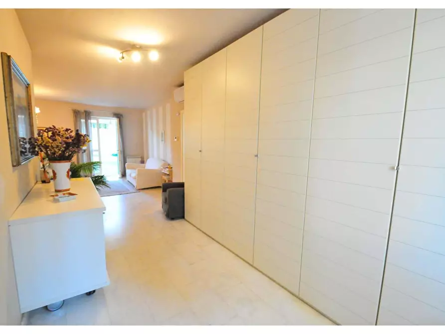 Immagine 2 di Appartamento in vendita  a Forte Dei Marmi