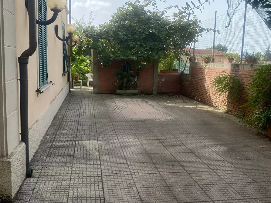 Immagine 6 di Villa in vendita  a Porcari