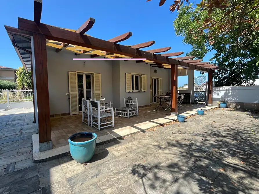 Immagine 1 di Casa indipendente in vendita  a Massa