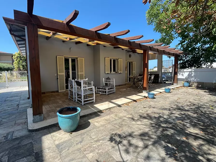 Immagine 2 di Casa indipendente in vendita  a Massa