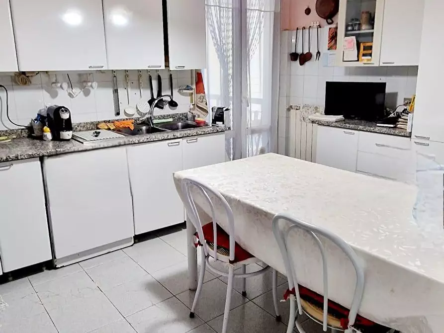 Immagine 2 di Appartamento in vendita  a Carrara