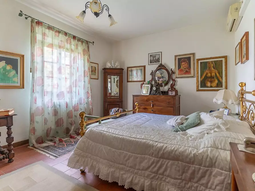 Immagine 41 di Casa colonica in vendita  a Montespertoli