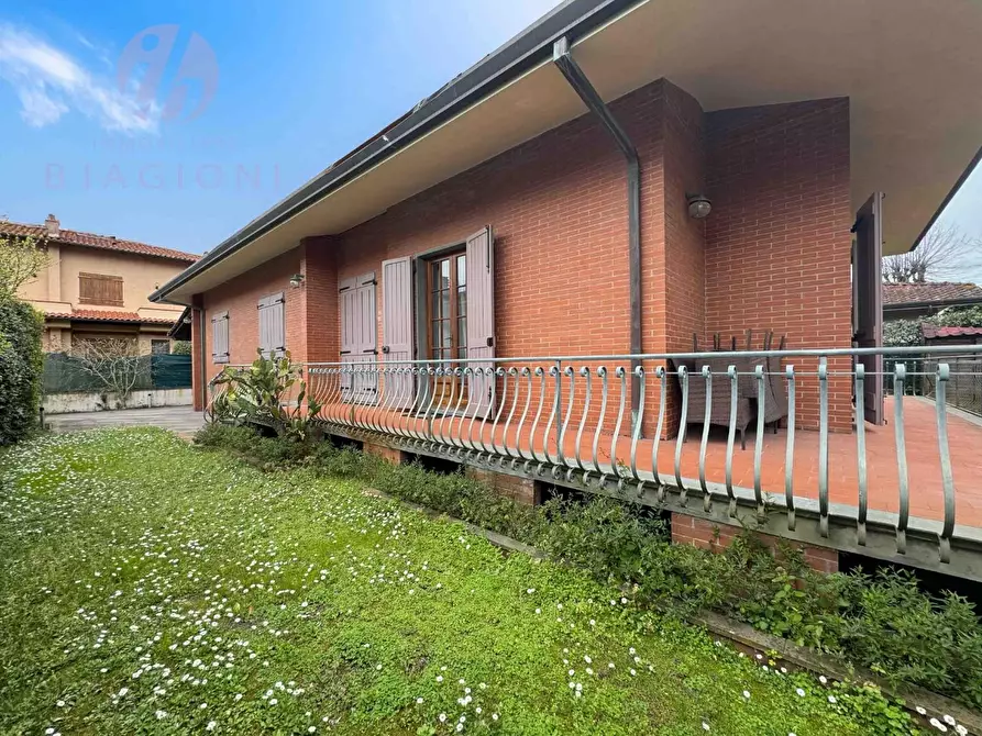 Immagine 2 di Casa indipendente in vendita  a Forte Dei Marmi