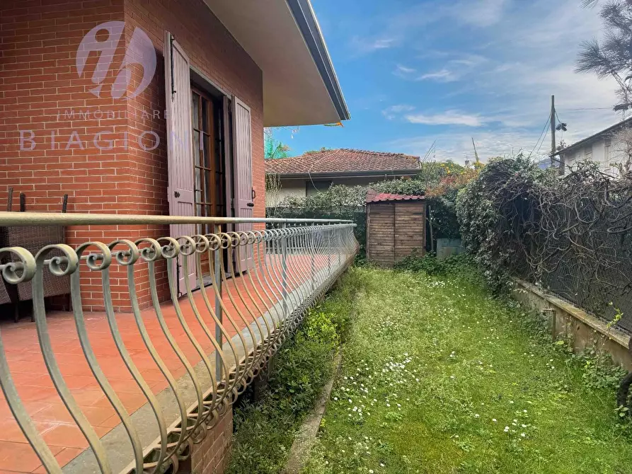 Immagine 5 di Casa indipendente in vendita  a Forte Dei Marmi