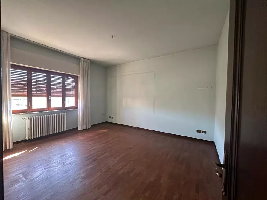 Immagine 11 di Villa in vendita  a Lucca