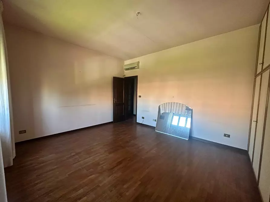 Immagine 10 di Villa in vendita  a Lucca