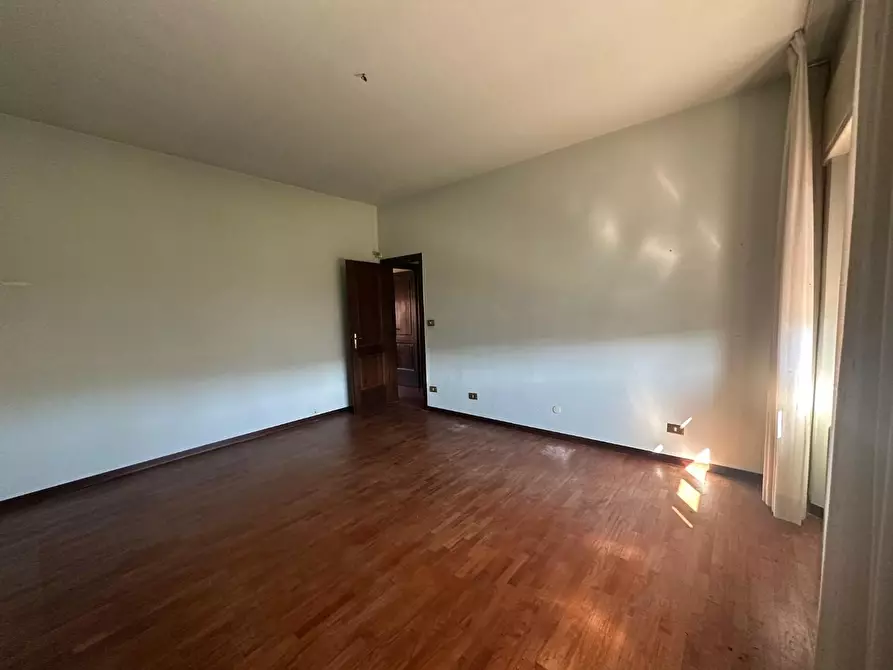 Immagine 12 di Villa in vendita  a Lucca