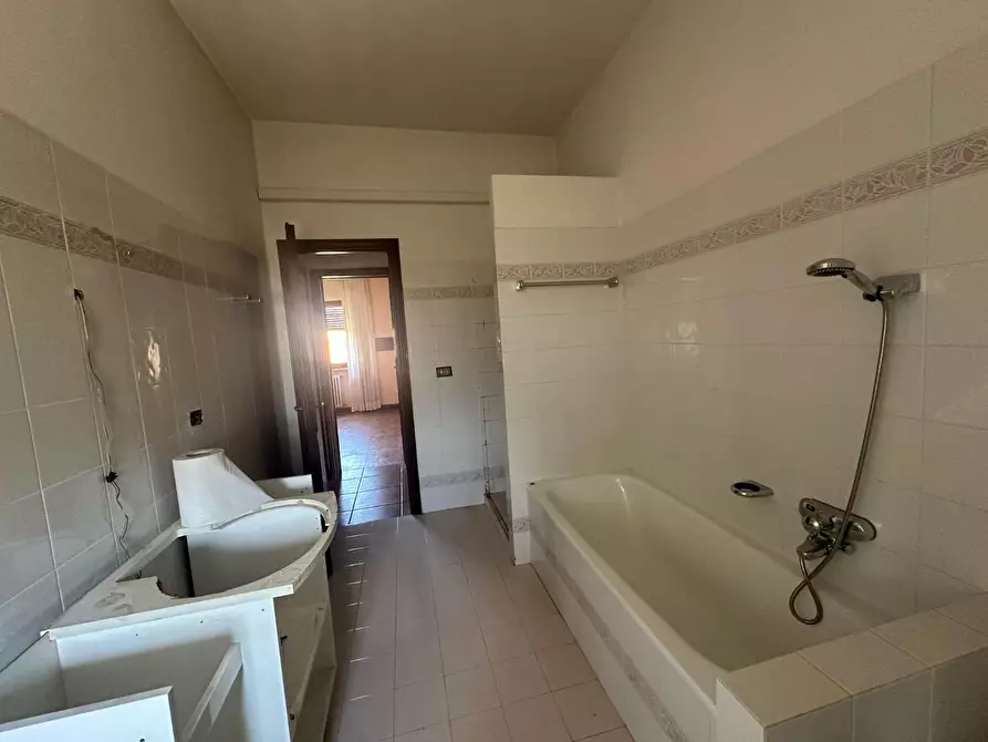 Immagine 13 di Villa in vendita  a Lucca