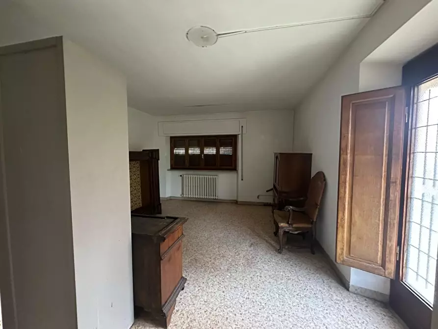 Immagine 17 di Villa in vendita  a Lucca