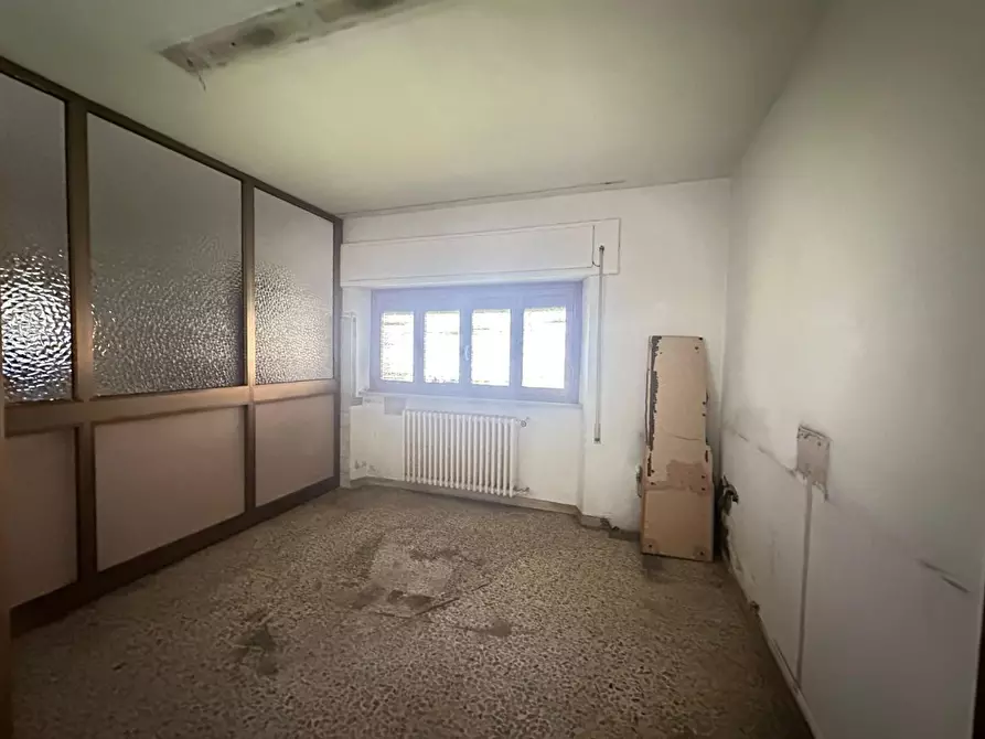 Immagine 19 di Villa in vendita  a Lucca