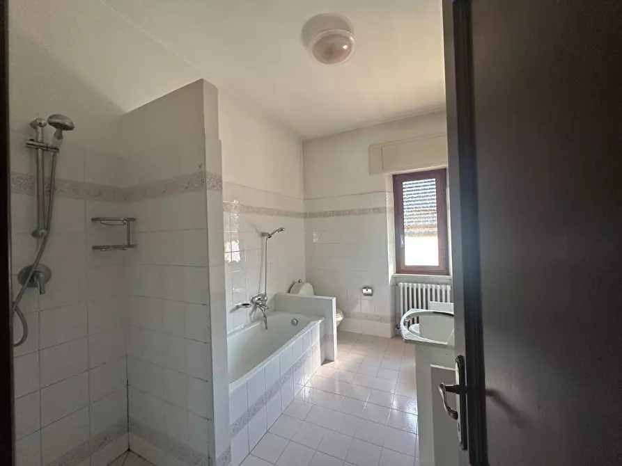 Immagine 14 di Villa in vendita  a Lucca