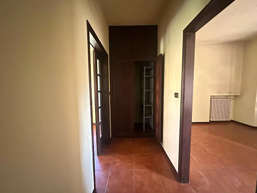 Immagine 3 di Villa in vendita  a Lucca