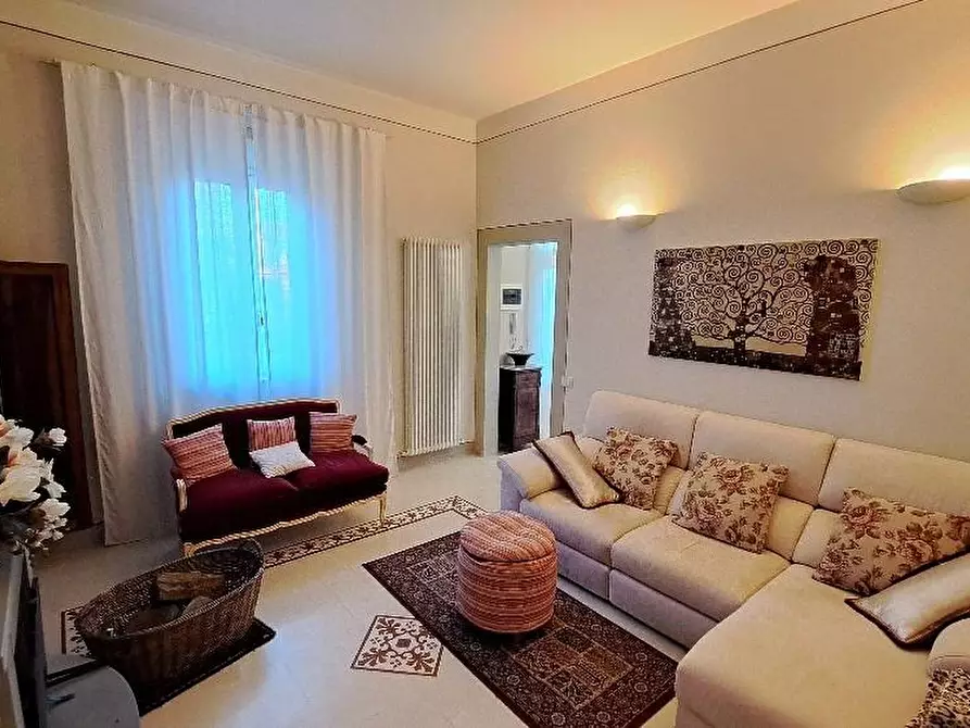 Immagine 5 di Villa in vendita  a Pisa