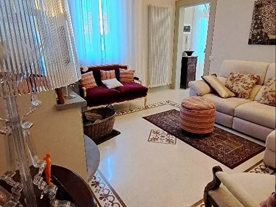 Immagine 4 di Villa in vendita  a Pisa