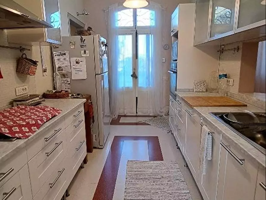 Immagine 11 di Villa in vendita  a Pisa