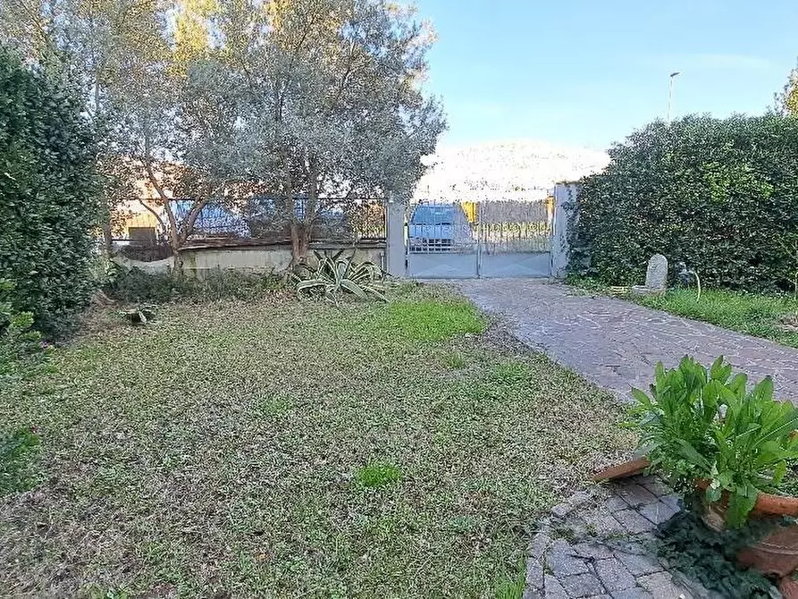 Immagine 43 di Villa in vendita  a Pisa