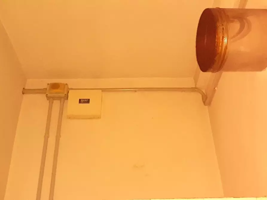 Immagine 5 di Negozio in affitto  a Pisa