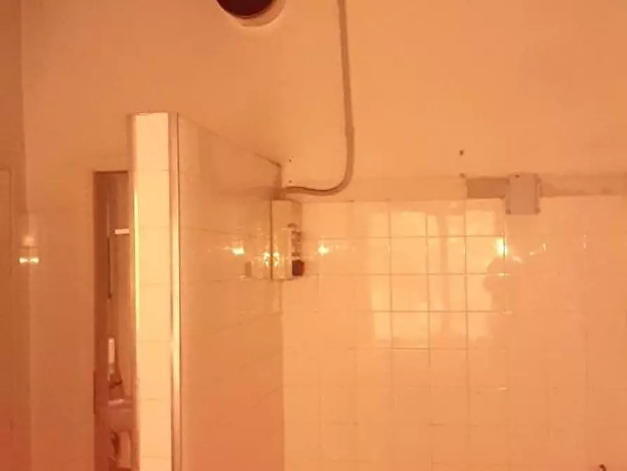 Immagine 4 di Negozio in affitto  a Pisa