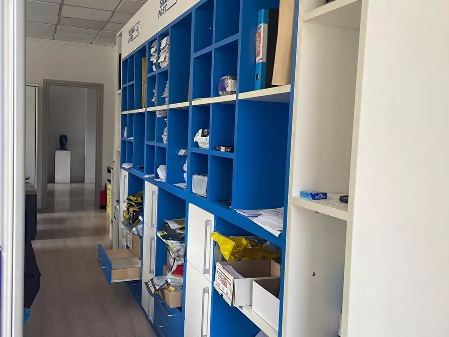 Immagine 9 di Attività commerciale in vendita  a Torino