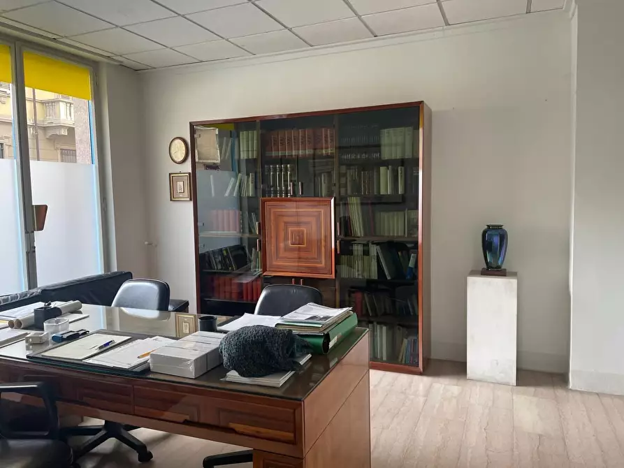 Immagine 4 di Attività commerciale in vendita  a Torino