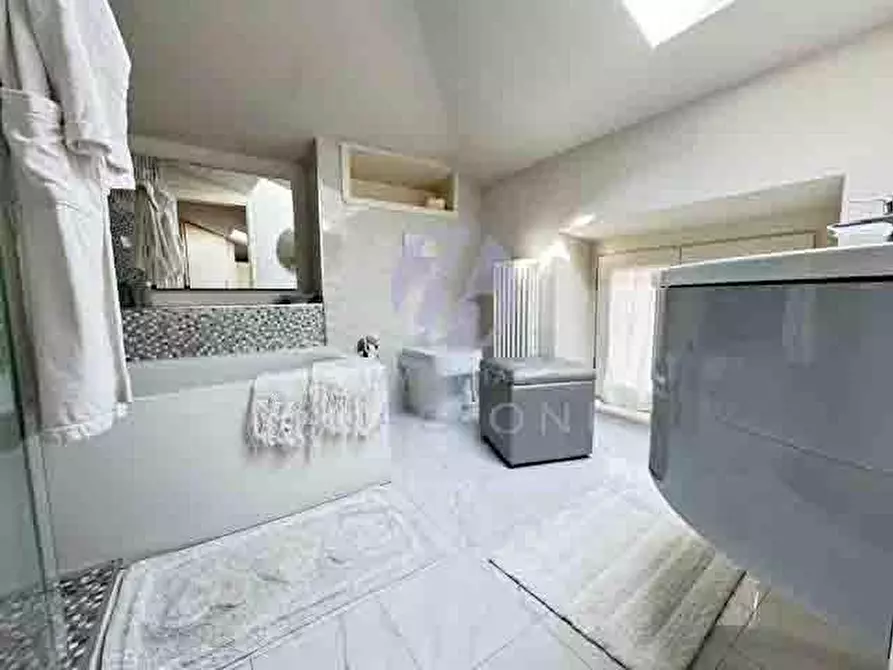 Immagine 13 di Villa in vendita  a Forte Dei Marmi