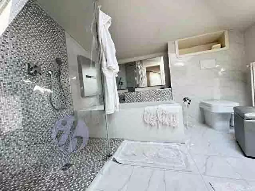 Immagine 12 di Villa in vendita  a Forte Dei Marmi