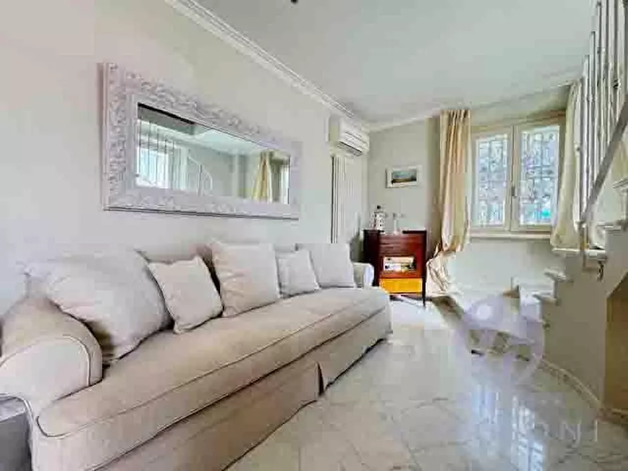 Immagine 5 di Villa in vendita  a Forte Dei Marmi