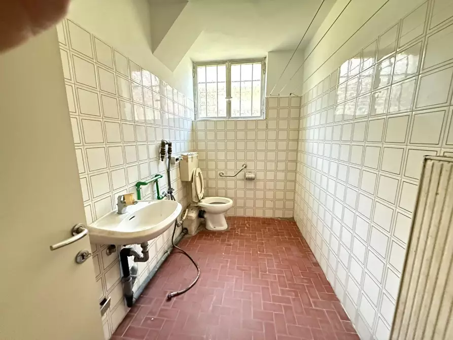 Immagine 17 di Appartamento in vendita  a Massa