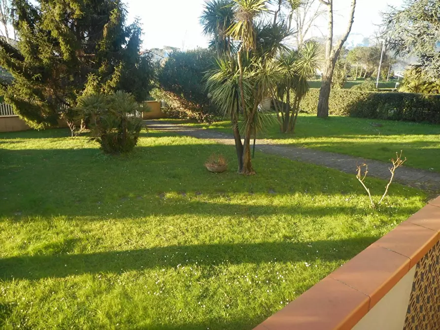 Immagine 1 di Appartamento in vendita  a Massa