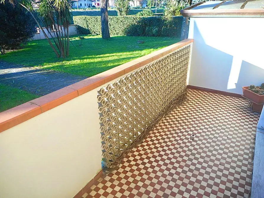Immagine 3 di Appartamento in vendita  a Massa