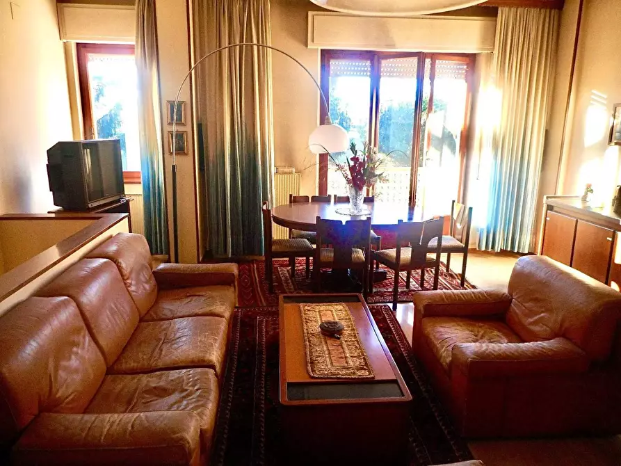 Immagine 2 di Appartamento in vendita  a Massa