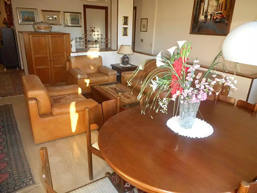 Immagine 4 di Appartamento in vendita  a Massa