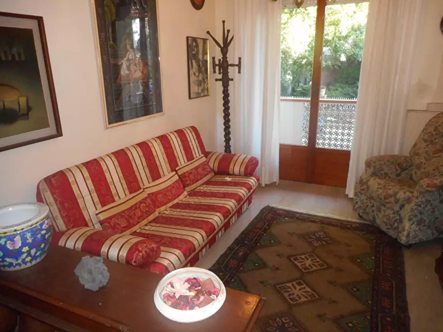 Immagine 4 di Appartamento in vendita  a Massa