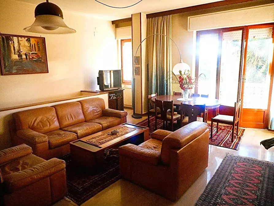 Immagine 1 di Appartamento in vendita  a Massa