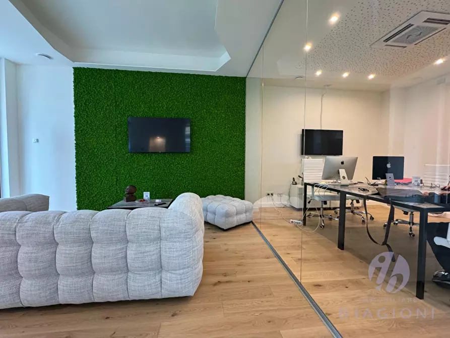 Immagine 12 di Casa indipendente in vendita  a Forte Dei Marmi