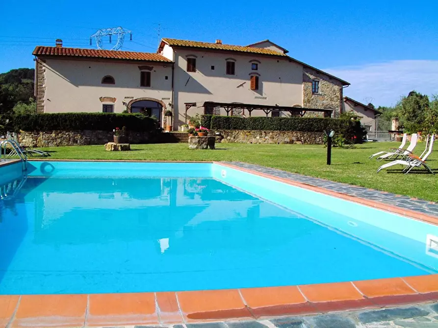 Immagine 1 di Agriturismo in vendita  a Lastra A Signa