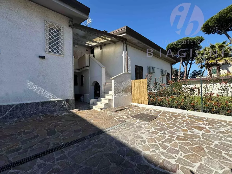 Immagine 3 di Casa bifamiliare in vendita  a Forte Dei Marmi