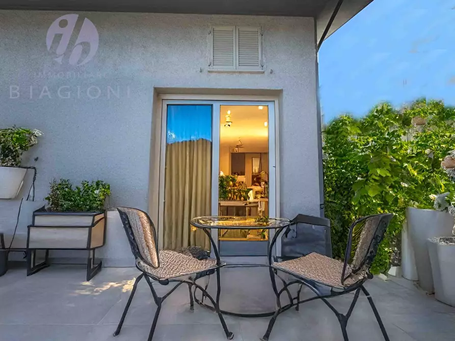 Immagine 1 di Casa bifamiliare in vendita  a Forte Dei Marmi