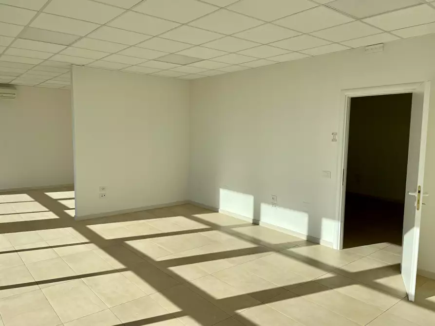 Immagine 3 di Ufficio in affitto  a San Miniato