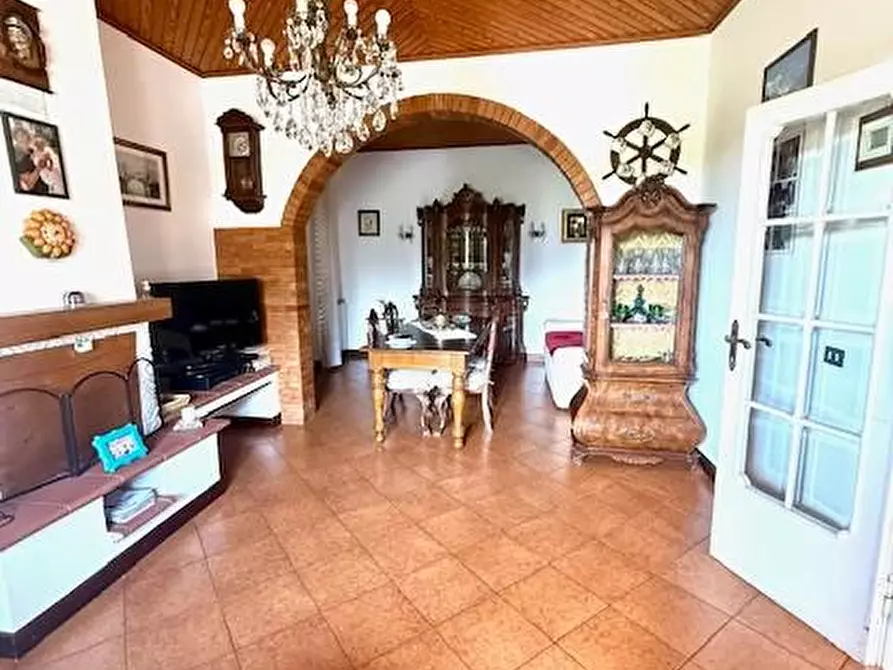 Immagine 8 di Casa semindipendente in vendita  a Camaiore