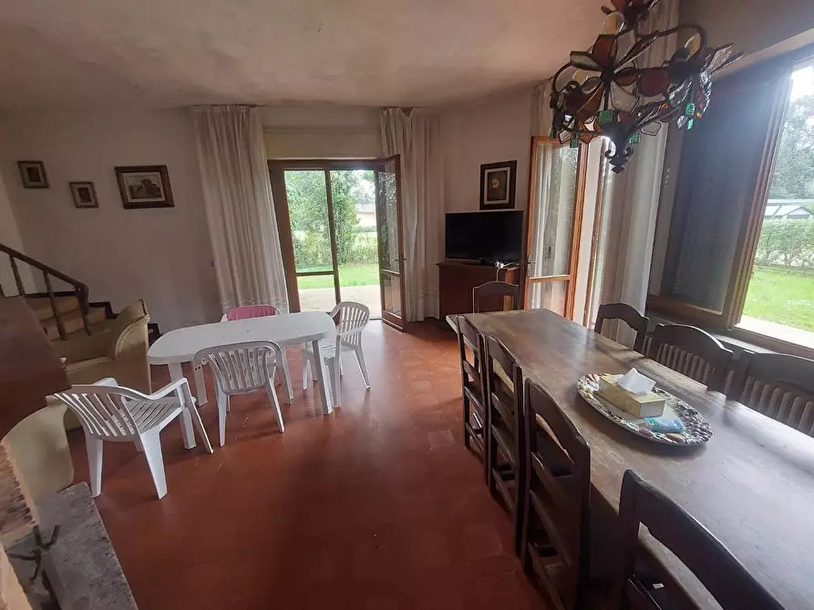 Immagine 23 di Villa in vendita  a Massa