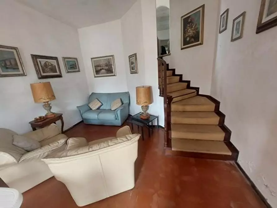 Immagine 15 di Villa in vendita  a Massa